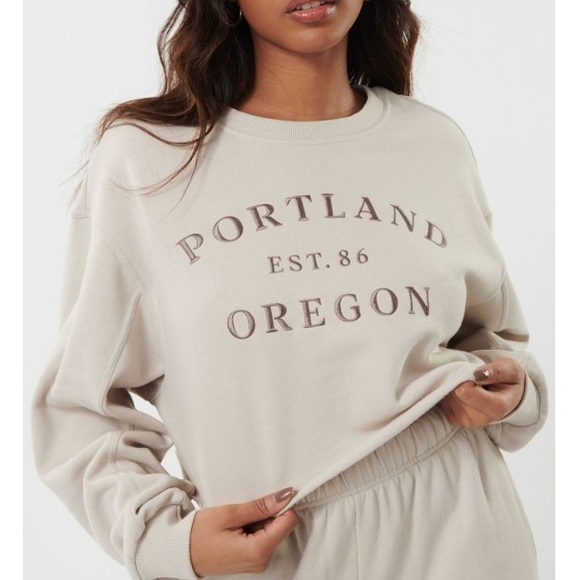 “Portland Oregon” cropped crewneck - Picture 2 of 11